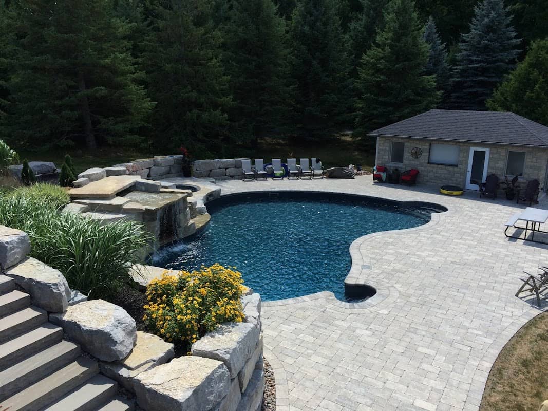 Custom Pools & Landscaping project photo
