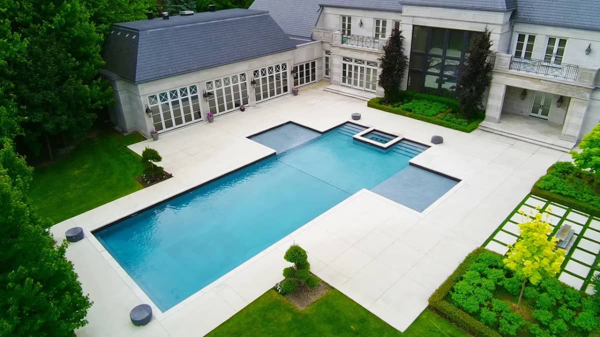 Leo Marbelite, photographed at its own listing